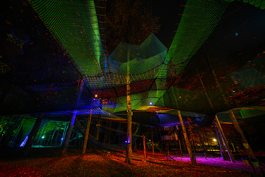 Upl, trampoline de nuit dans les arbres